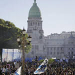 ¿Qué nos dicen las marchas de miles de argentinos en defensa de la universidad pública?