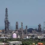 Estados Unidos suspende el alivio de las sanciones al petróleo y el gas venezolanos por los fallos de Maduro